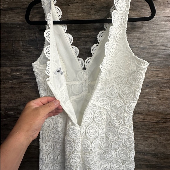 Minuet White Sheath Lace V-Neck Mini Dress - Picture 9 of 9